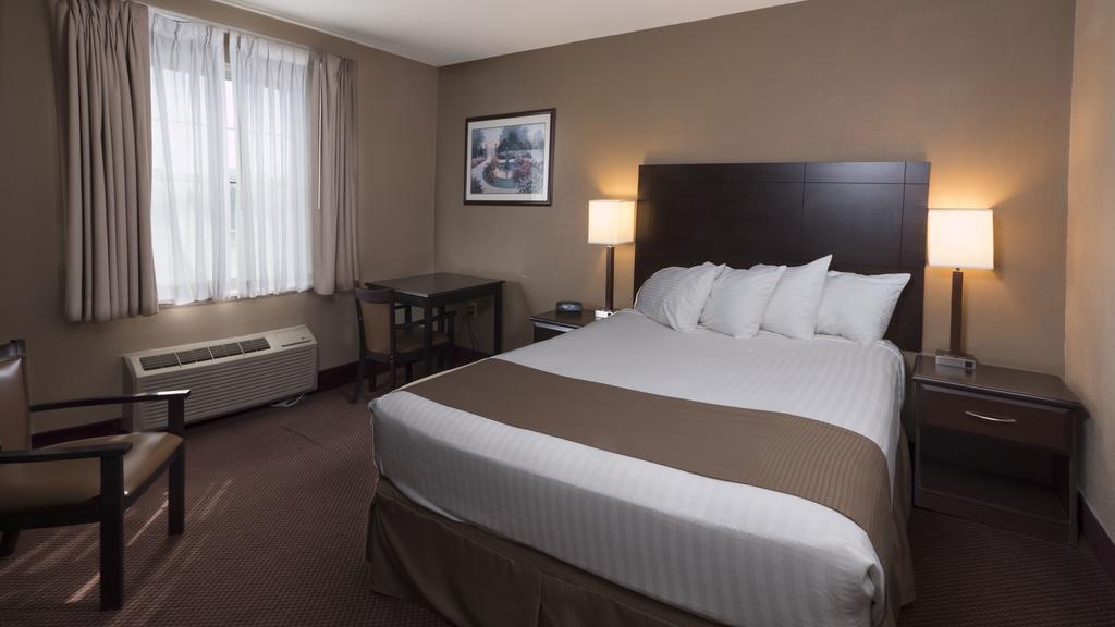 Moberly Inn & Suites מראה חיצוני תמונה