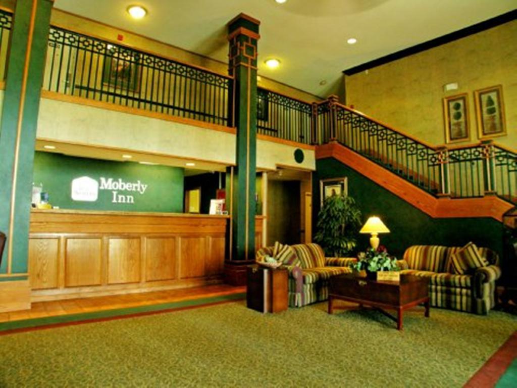 Moberly Inn & Suites מראה חיצוני תמונה