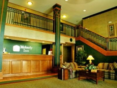 Moberly Inn & Suites מראה חיצוני תמונה