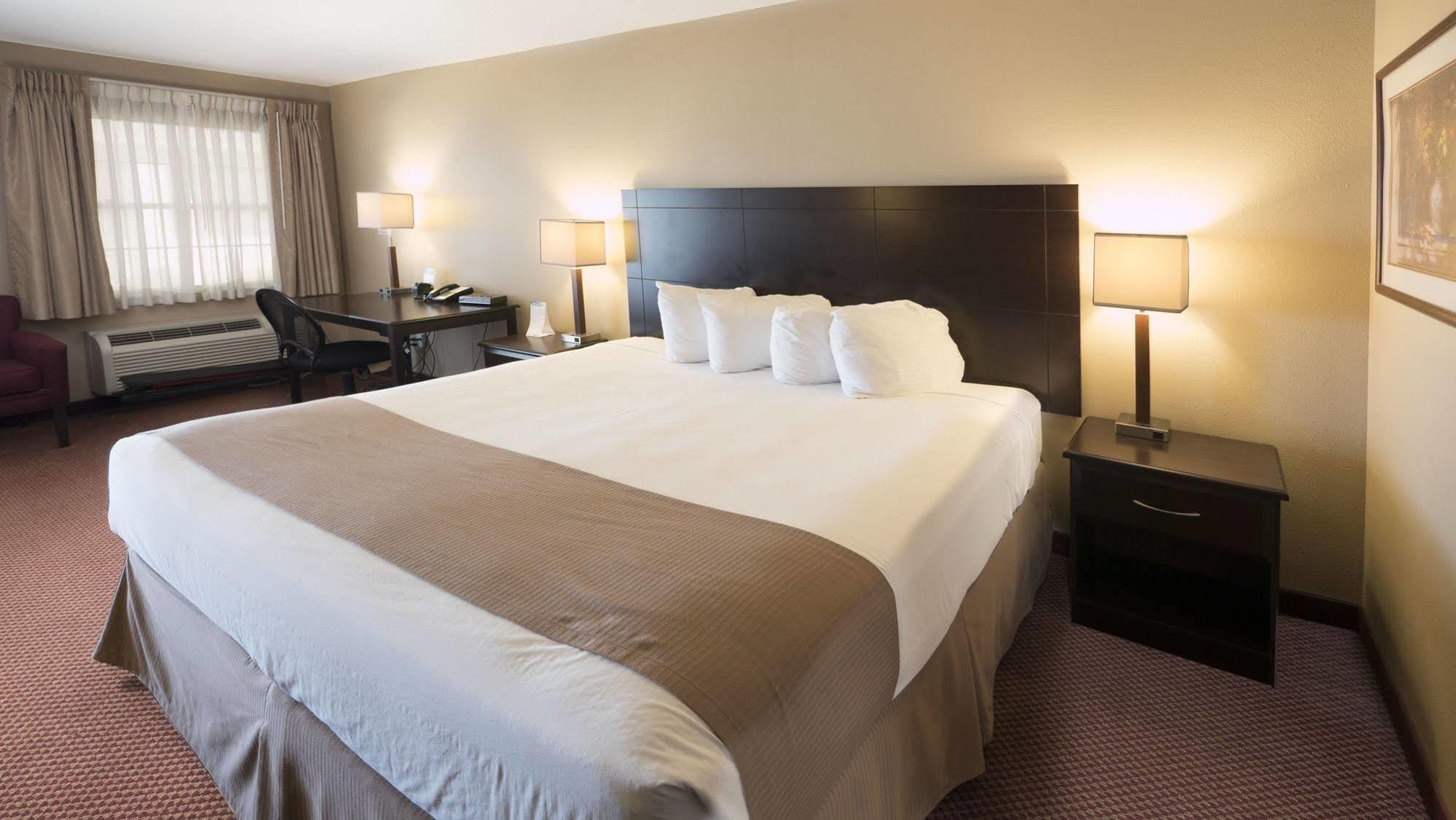 Moberly Inn & Suites מראה חיצוני תמונה
