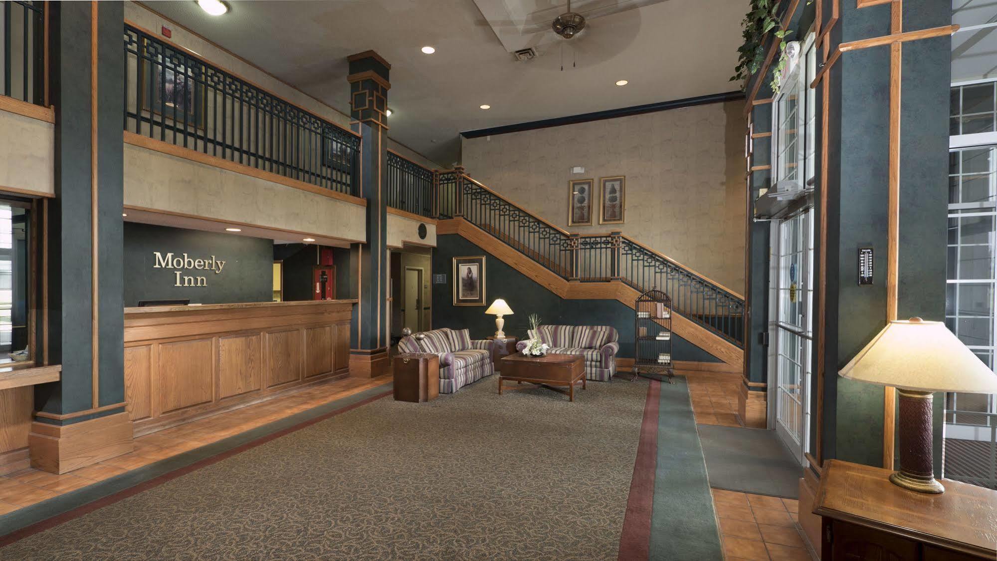 Moberly Inn & Suites מראה חיצוני תמונה