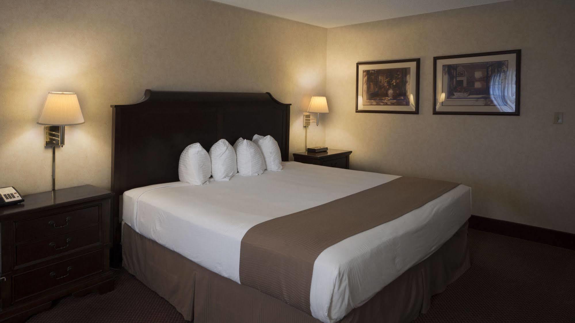 Moberly Inn & Suites מראה חיצוני תמונה