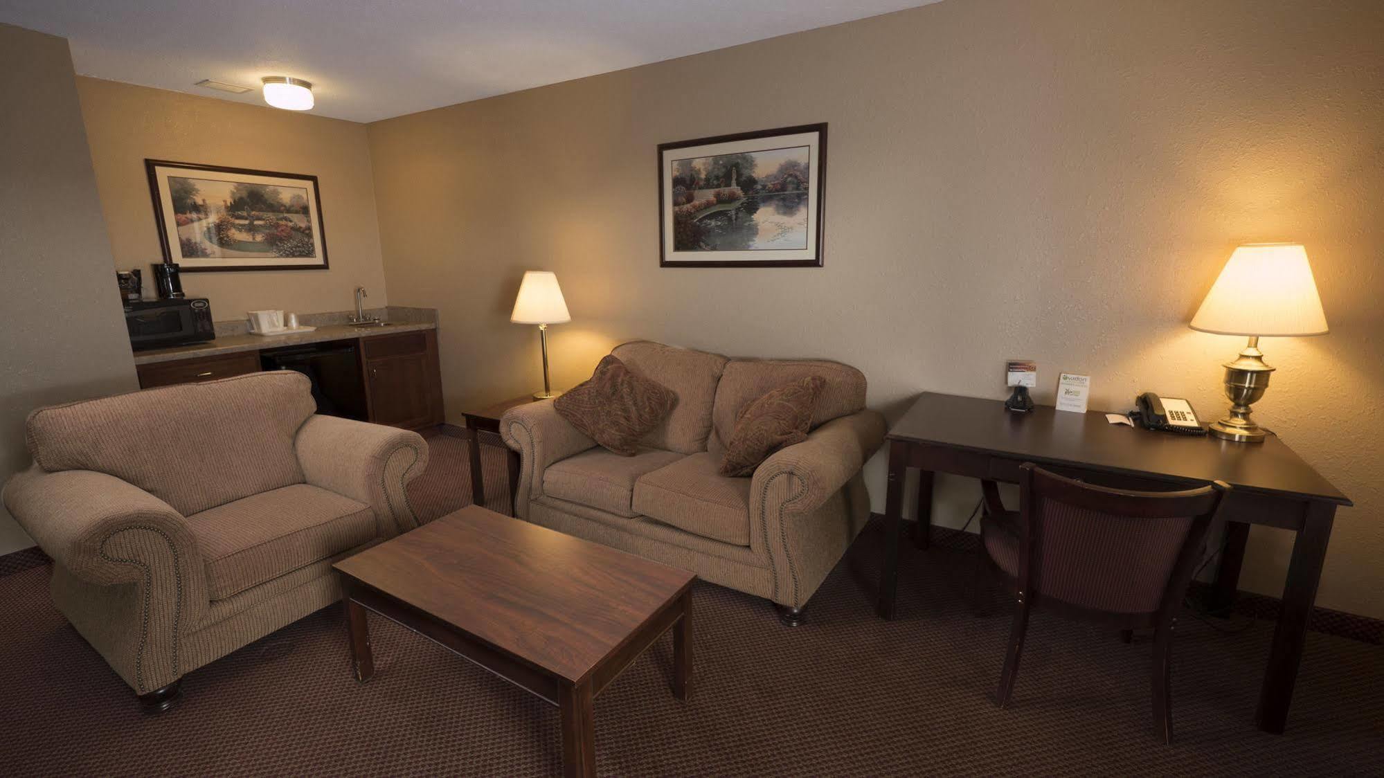 Moberly Inn & Suites מראה חיצוני תמונה
