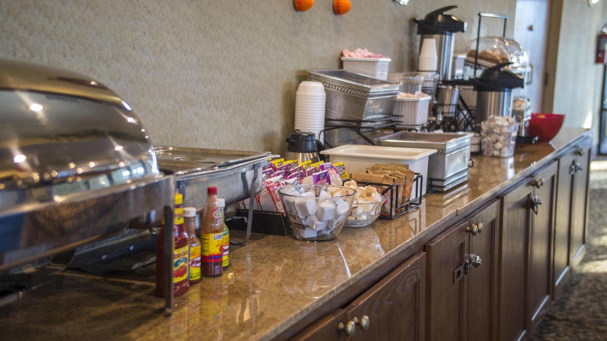 Moberly Inn & Suites מראה חיצוני תמונה